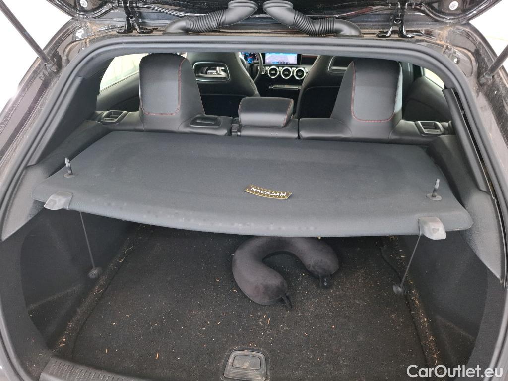  Mercedes  A-Klasse MERCEDES BENZ Classe A Compact  2018  5P  Berline A 250 AMG Line 4Matic #4
