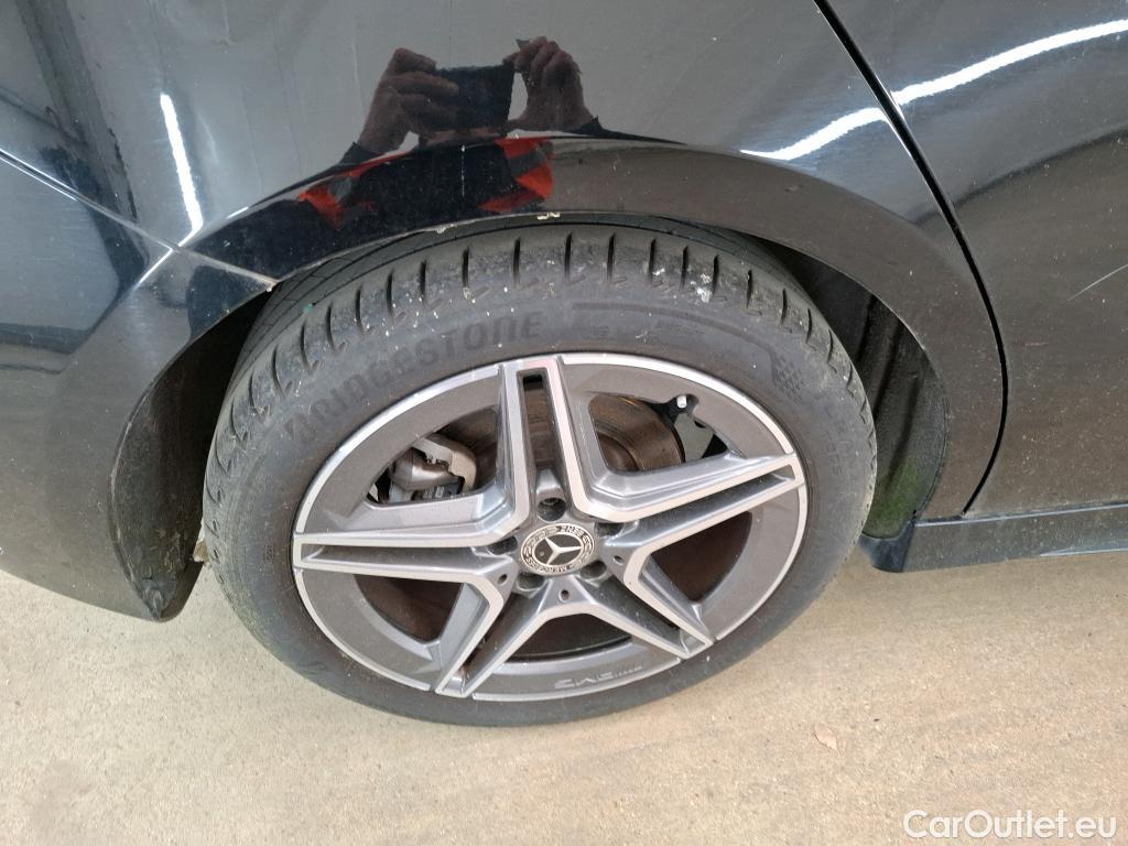  Mercedes  A-Klasse MERCEDES BENZ Classe A Compact  2018  5P  Berline A 250 AMG Line 4Matic #32