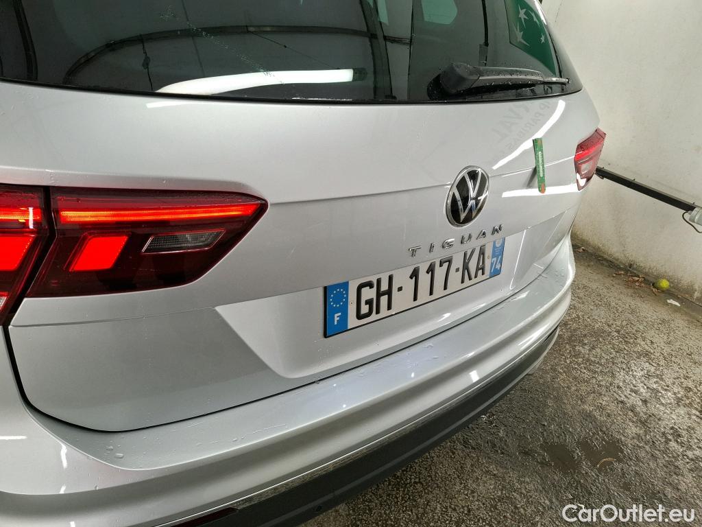  Volkswagen  Tiguan VOLKSWAGEN  5p SUV 2.0 TDI 150 DSG7 Confline Bus #27