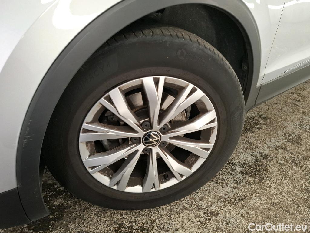  Volkswagen  Tiguan VOLKSWAGEN  5p SUV 2.0 TDI 150 DSG7 Confline Bus #21