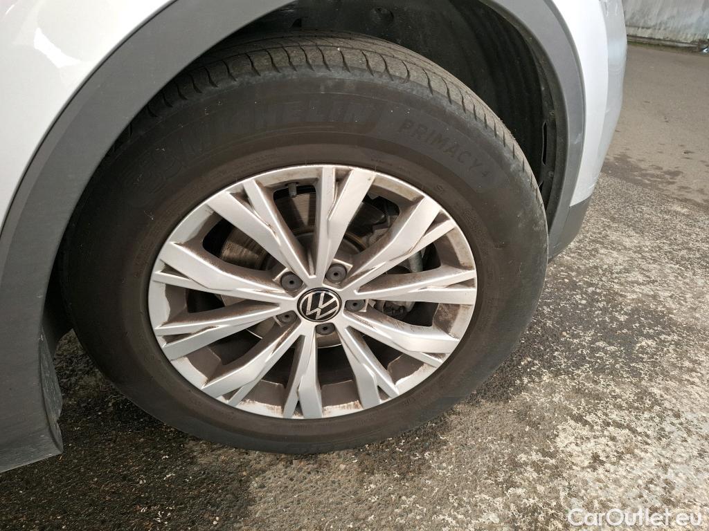  Volkswagen  Tiguan VOLKSWAGEN  5p SUV 2.0 TDI 150 DSG7 Confline Bus #23