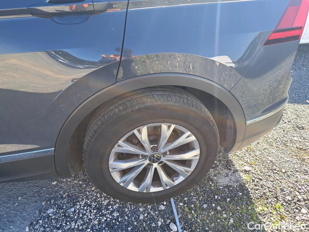  Volkswagen  Tiguan VOLKSWAGEN  / 2020 / 5P / SUV 1.5 TSI 150 DSG7 LIFE BUSI #4