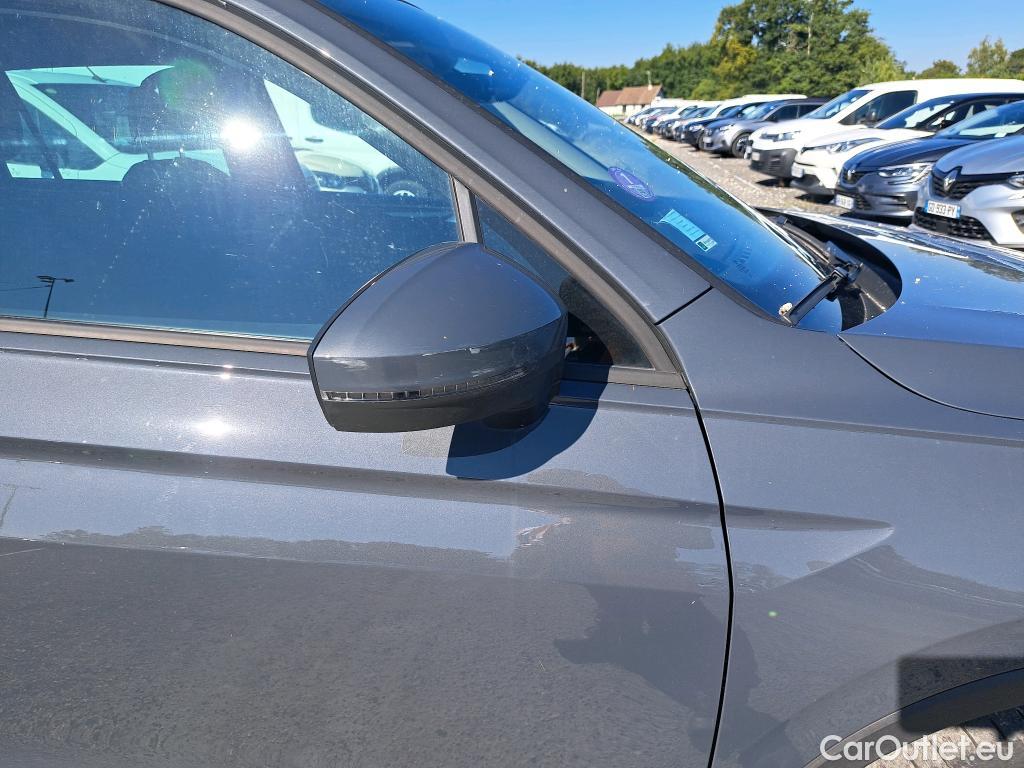  Volkswagen  Tiguan VOLKSWAGEN  / 2020 / 5P / SUV 1.5 TSI 150 DSG7 LIFE BUSI #32