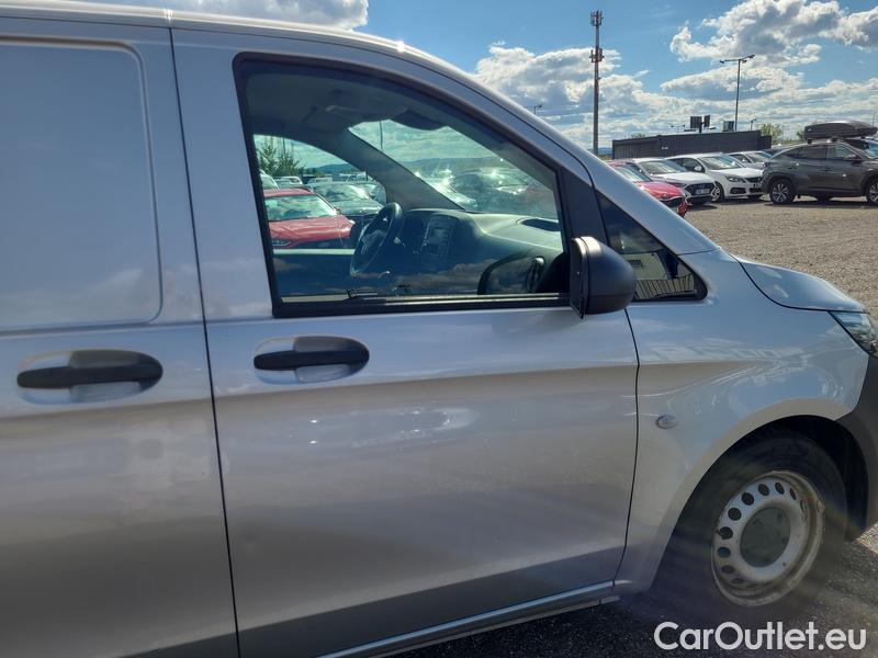  Mercedes  Vito  W639 (2010)  111CDI L KAWA 4d #23