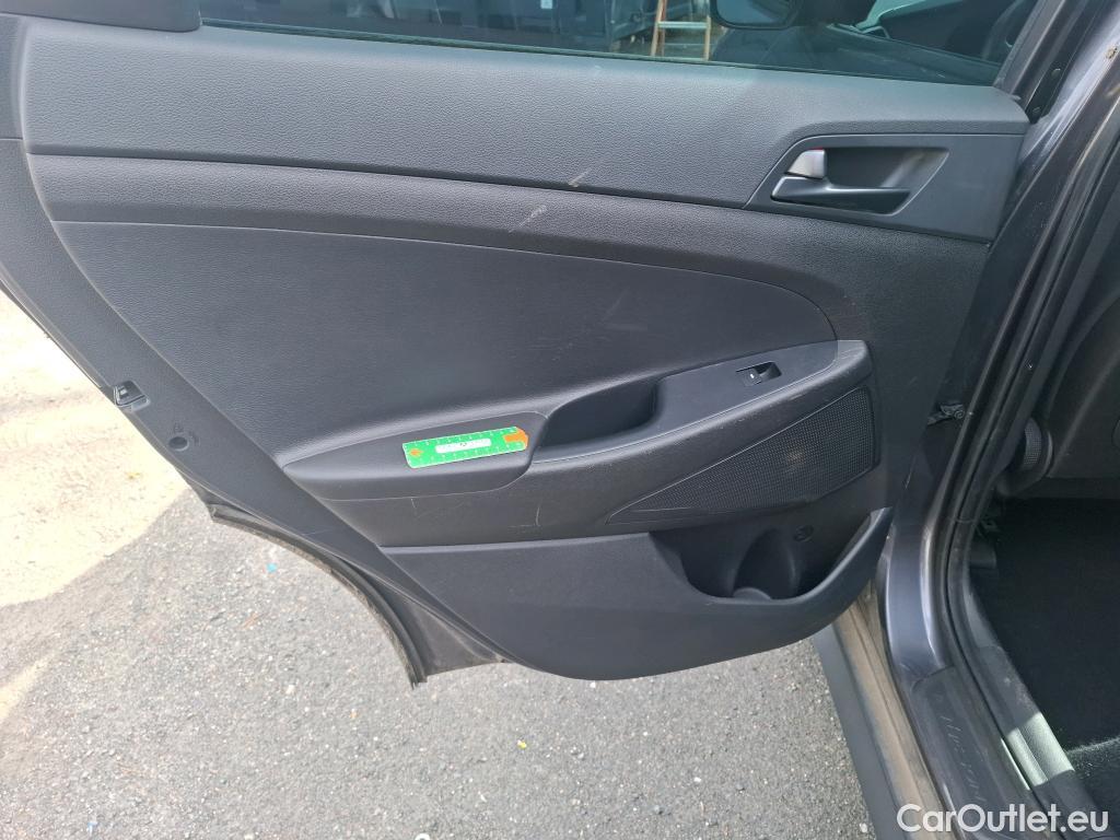  Hyundai  Tucson  Business 2WD 1.7 CRDi 140CV BVA7 E6 #9
