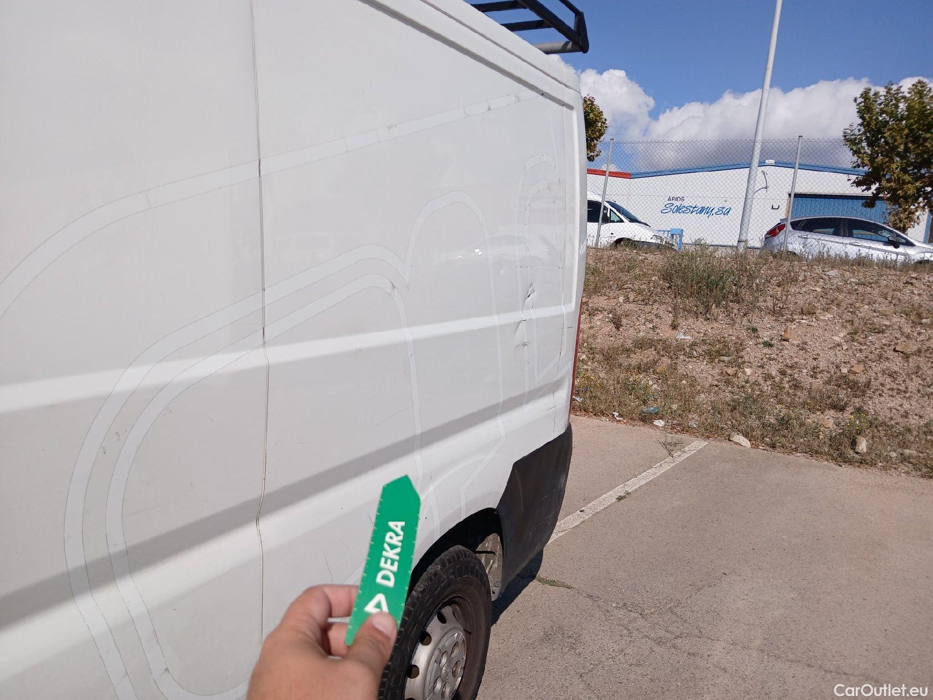  Peugeot  Boxer PEUGEOT  / 2014 / 4P / furgón 333 L2 H1 BHDI 88kW (120CV) S&S 6 Vel. M #32