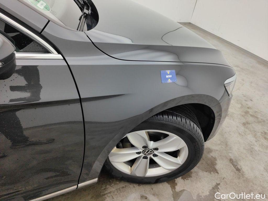 Volkswagen  Passat VOLKSWAGEN  VARIANT PA - 2019 2.0 TDi 150 Elegance (EU6 d) 5d #45