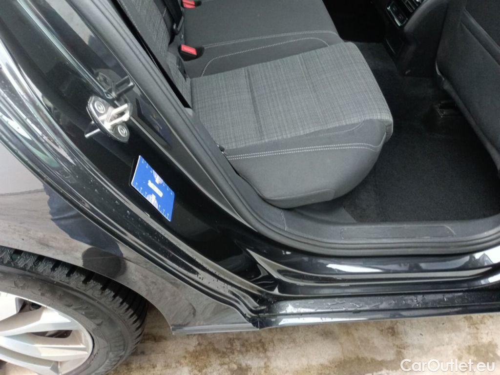 Volkswagen  Passat Volkswagen  Variant 2.0 TDI SCR 110kW DSG7 Style Business 5d #29