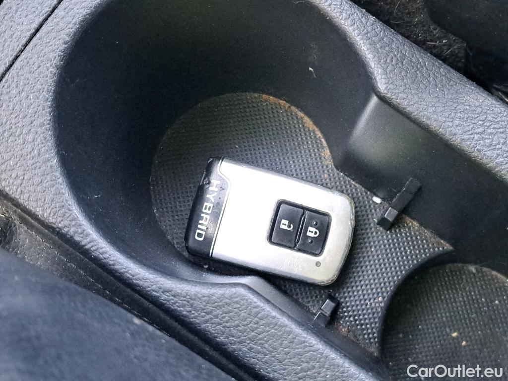  Toyota  Auris TOYOTA  5p 2G berlina con portón 1.8 140H Hybrid Feel! Edition #4