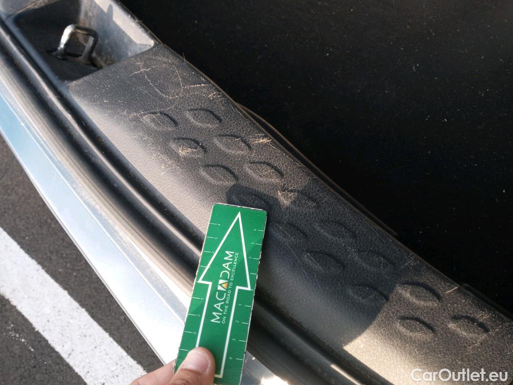  Land Rover  Discovery TOYOTA C-HR / 2019 / 5P / todoterreno 1.8 125H Advance #46