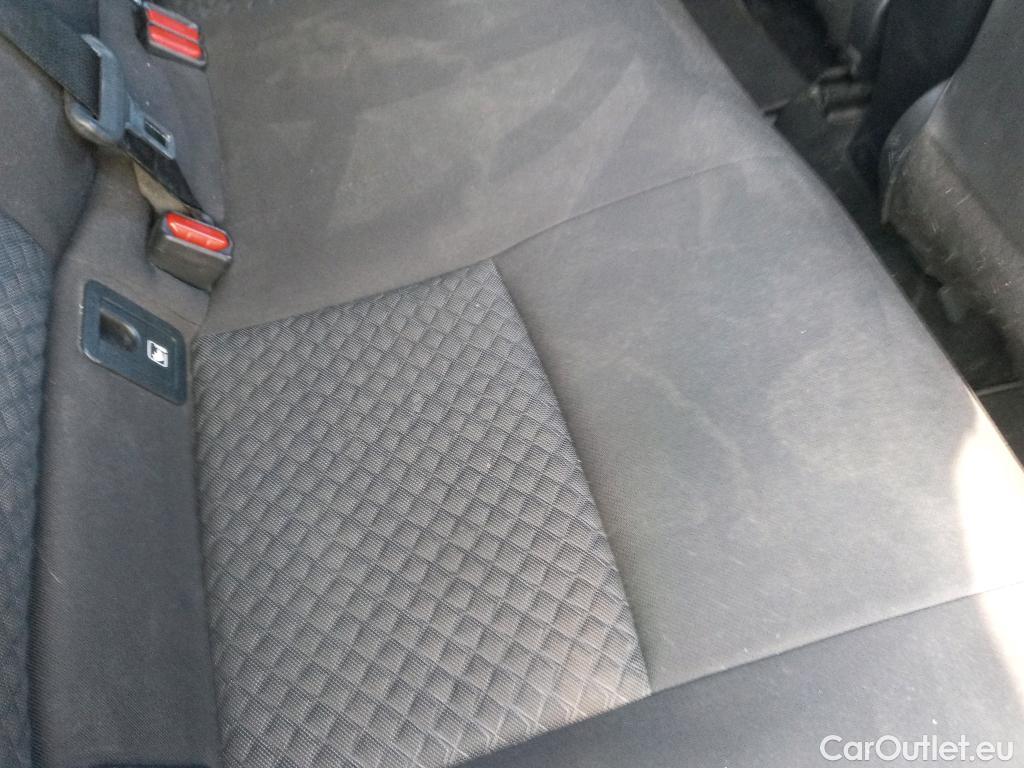  Land Rover  Discovery TOYOTA C-HR / 2019 / 5P / todoterreno 1.8 125H Advance #34
