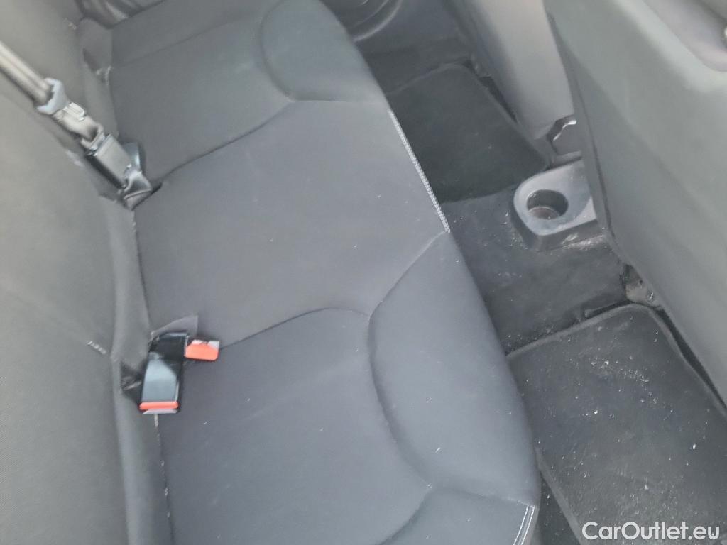  Renault  Clio RENAULT  / 2016 / 5P / berlina con portón Business dCi 55kW (75CV) -18 #28