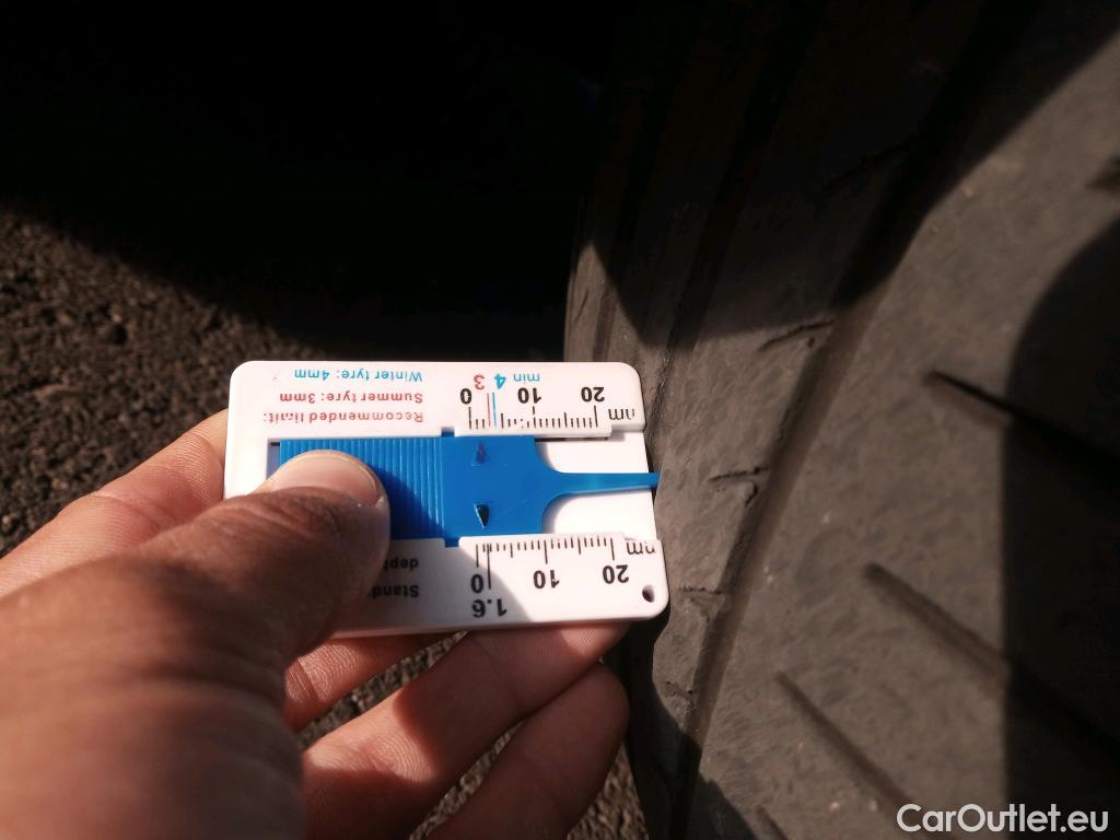  Land Rover  Discovery TOYOTA C-HR / 2019 / 5P / todoterreno 1.8 125H Advance #10