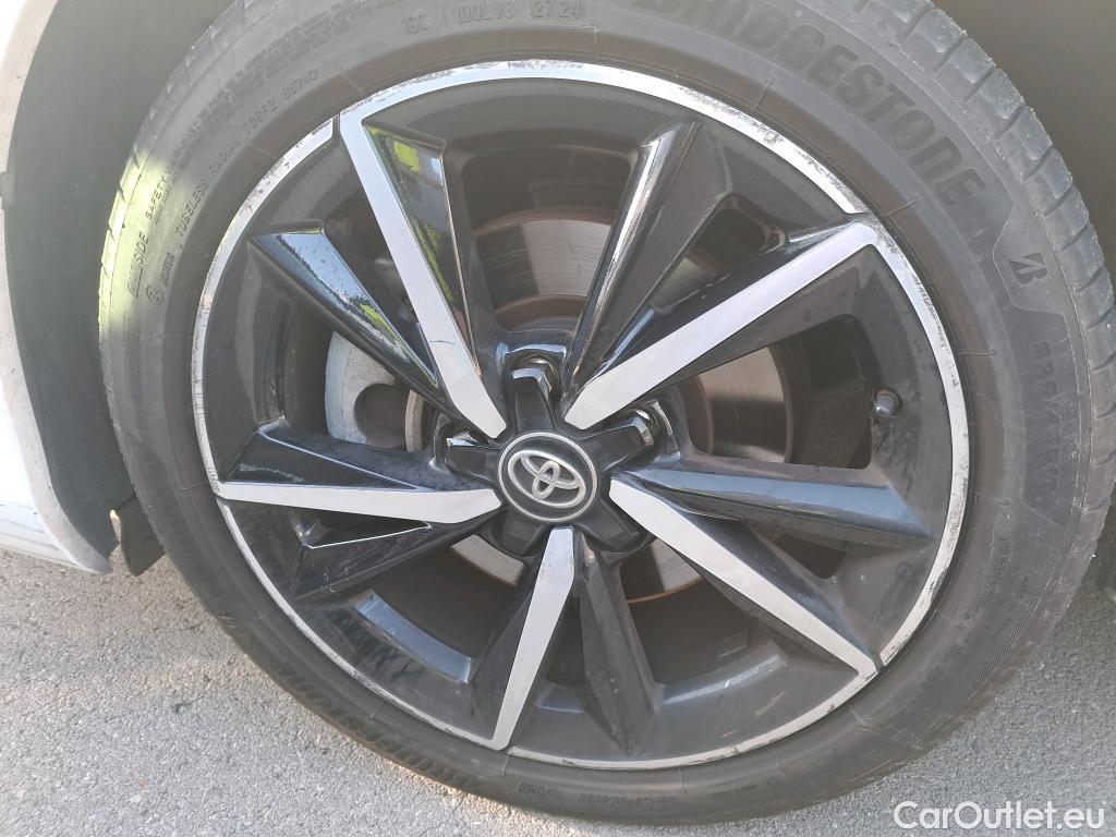  Toyota  Auris TOYOTA  5p 2G berlina con portón 1.8 140H Hybrid Feel! Edition #25