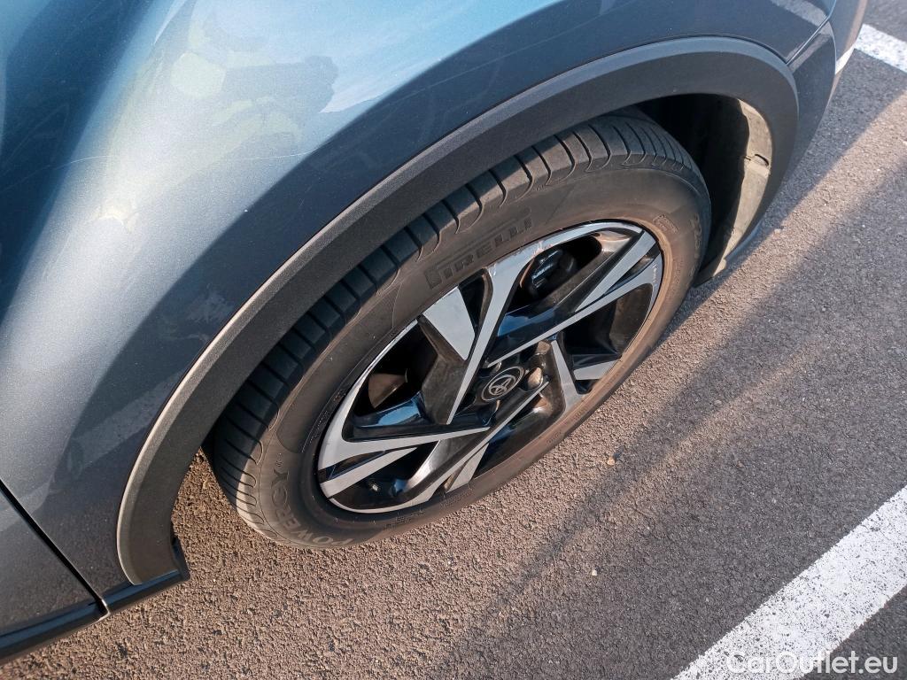  Land Rover  Discovery TOYOTA C-HR / 2019 / 5P / todoterreno 1.8 125H Advance #9