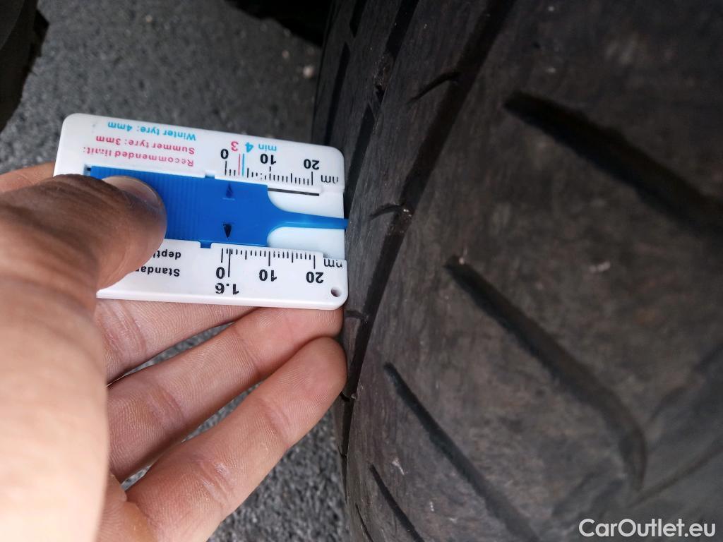  Land Rover  Discovery TOYOTA C-HR / 2019 / 5P / todoterreno 1.8 125H Advance #12