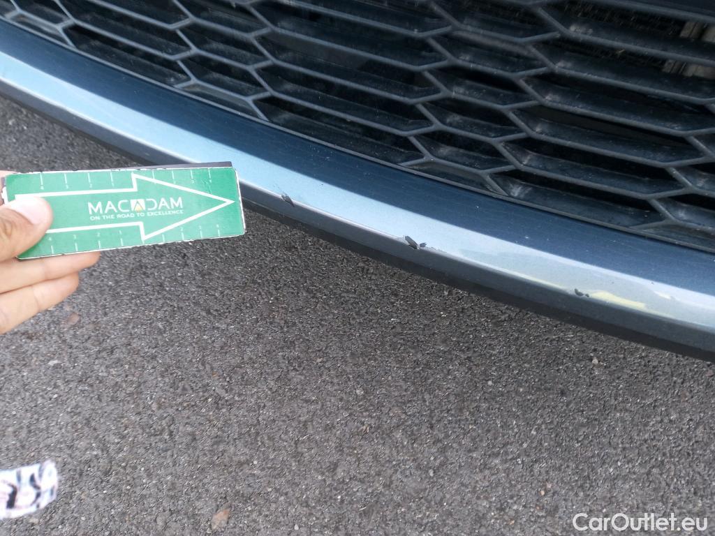  Land Rover  Discovery TOYOTA C-HR / 2019 / 5P / todoterreno 1.8 125H Advance #36