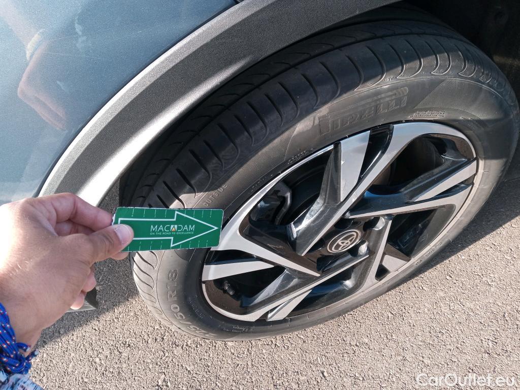  Land Rover  Discovery TOYOTA C-HR / 2019 / 5P / todoterreno 1.8 125H Advance #18