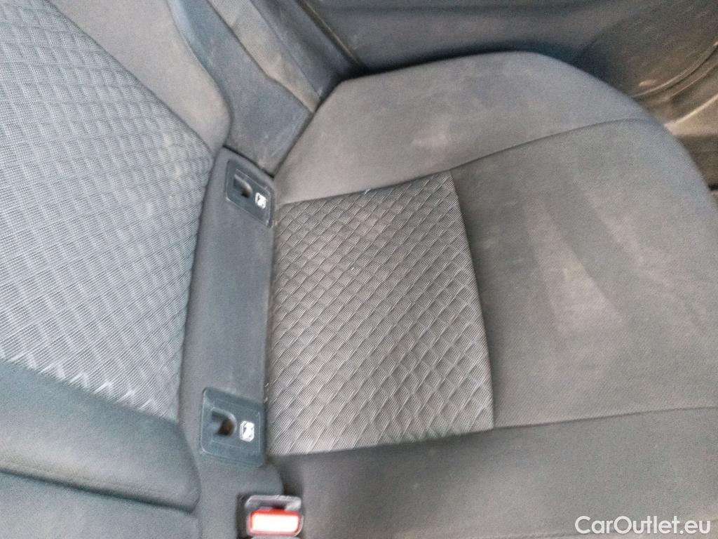  Land Rover  Discovery TOYOTA C-HR / 2019 / 5P / todoterreno 1.8 125H Advance #35