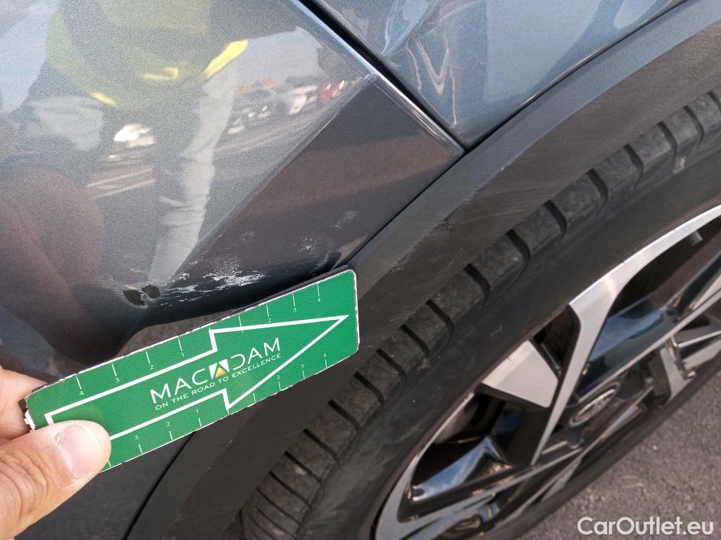  Land Rover  Discovery TOYOTA C-HR / 2019 / 5P / todoterreno 1.8 125H Advance #56