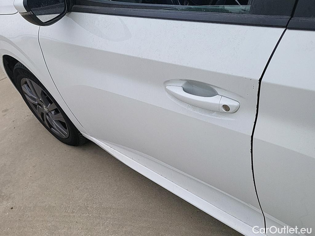  Peugeot  208 PEUGEOT  / 2019 / 5P / berlina con portón BlueHDi 73kW (100CV) Active Pack (AC) #24