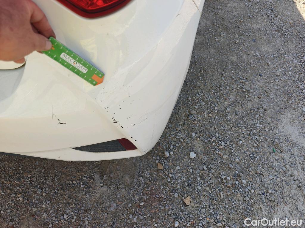  Toyota  Yaris TOYOTA  / 2017 / 5P / berlina con portón 1.5 100H Active Tech #33