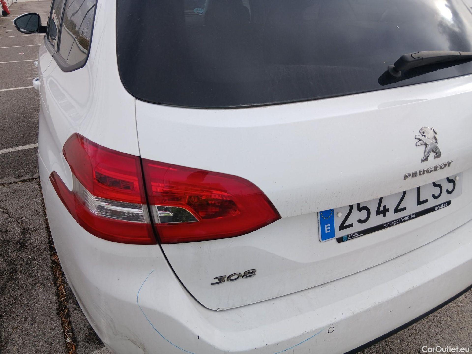  Peugeot  308 PEUGEOT  / 2017 / 5P / familiar SW Style BlueHDi 130 S&S #28