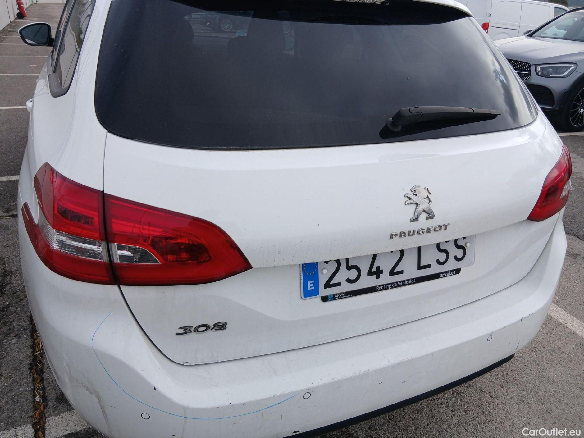  Peugeot  308 PEUGEOT  / 2017 / 5P / familiar SW Style BlueHDi 130 S&S #29