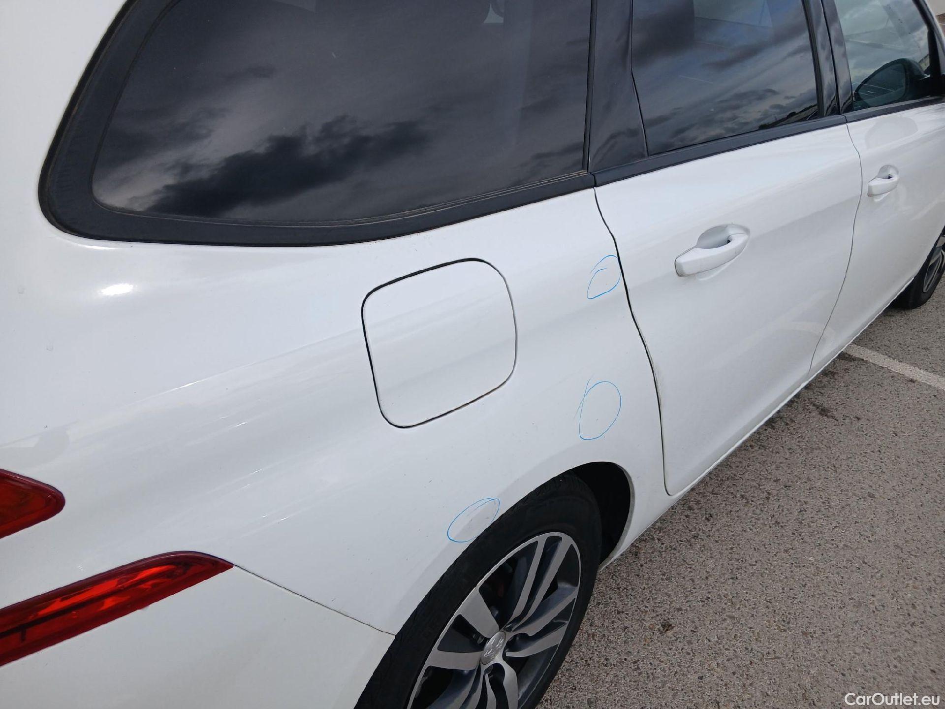  Peugeot  308 PEUGEOT  / 2017 / 5P / familiar SW Style BlueHDi 130 S&S #32