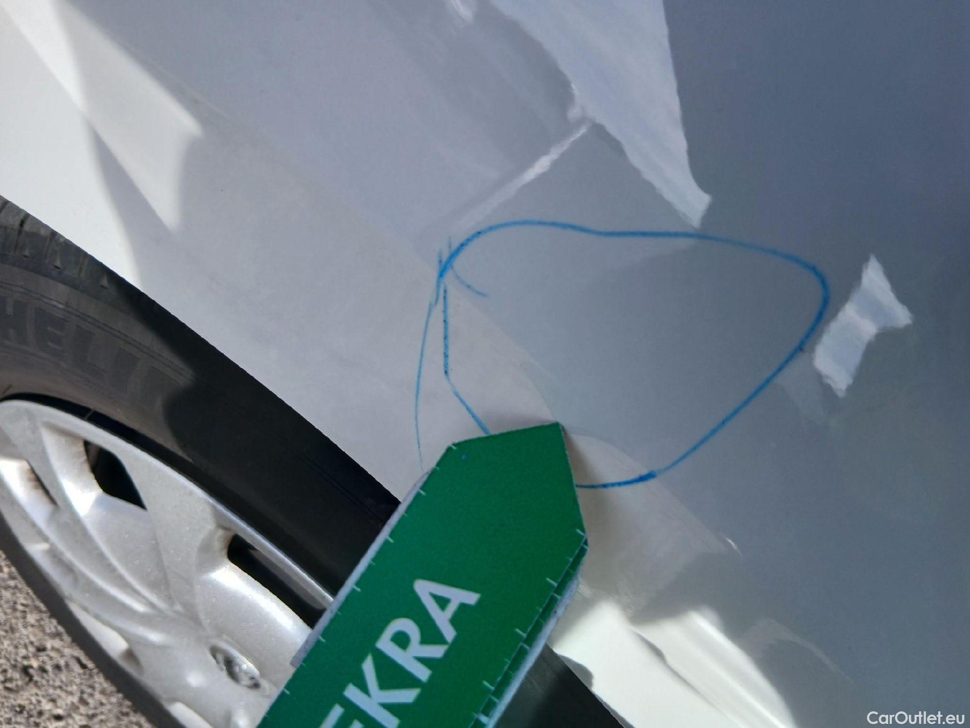  Nissan  Micra NISSAN  / 2017 / 5P / berlina con portón IG-T 68 kW (92 CV) E6D-F Visia #31