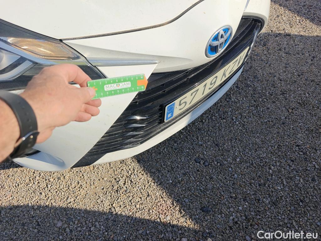  Toyota  Yaris TOYOTA  / 2017 / 5P / berlina con portón 1.5 100H Active Tech #26