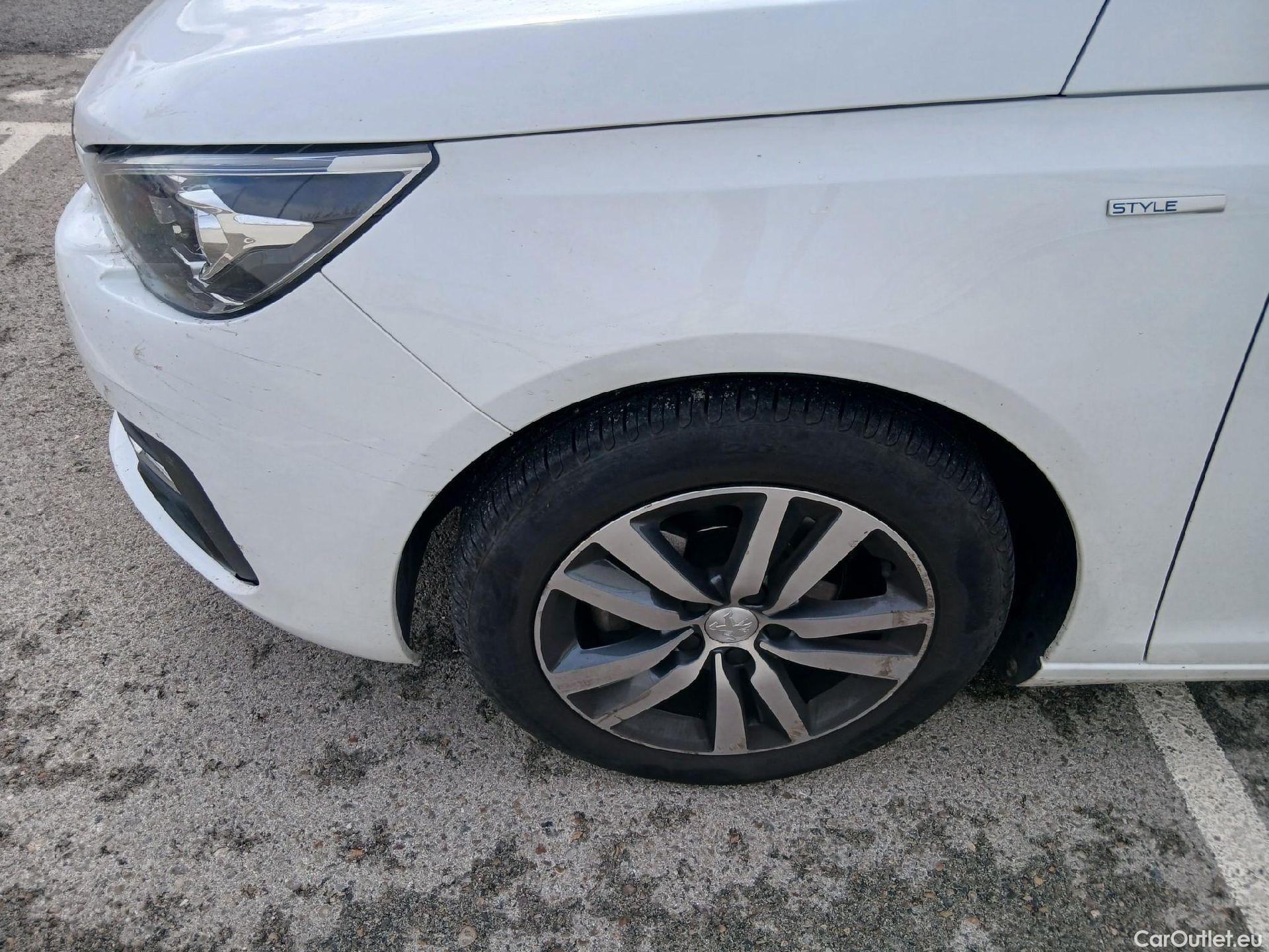  Peugeot  308 PEUGEOT  / 2017 / 5P / familiar SW Style BlueHDi 130 S&S #8