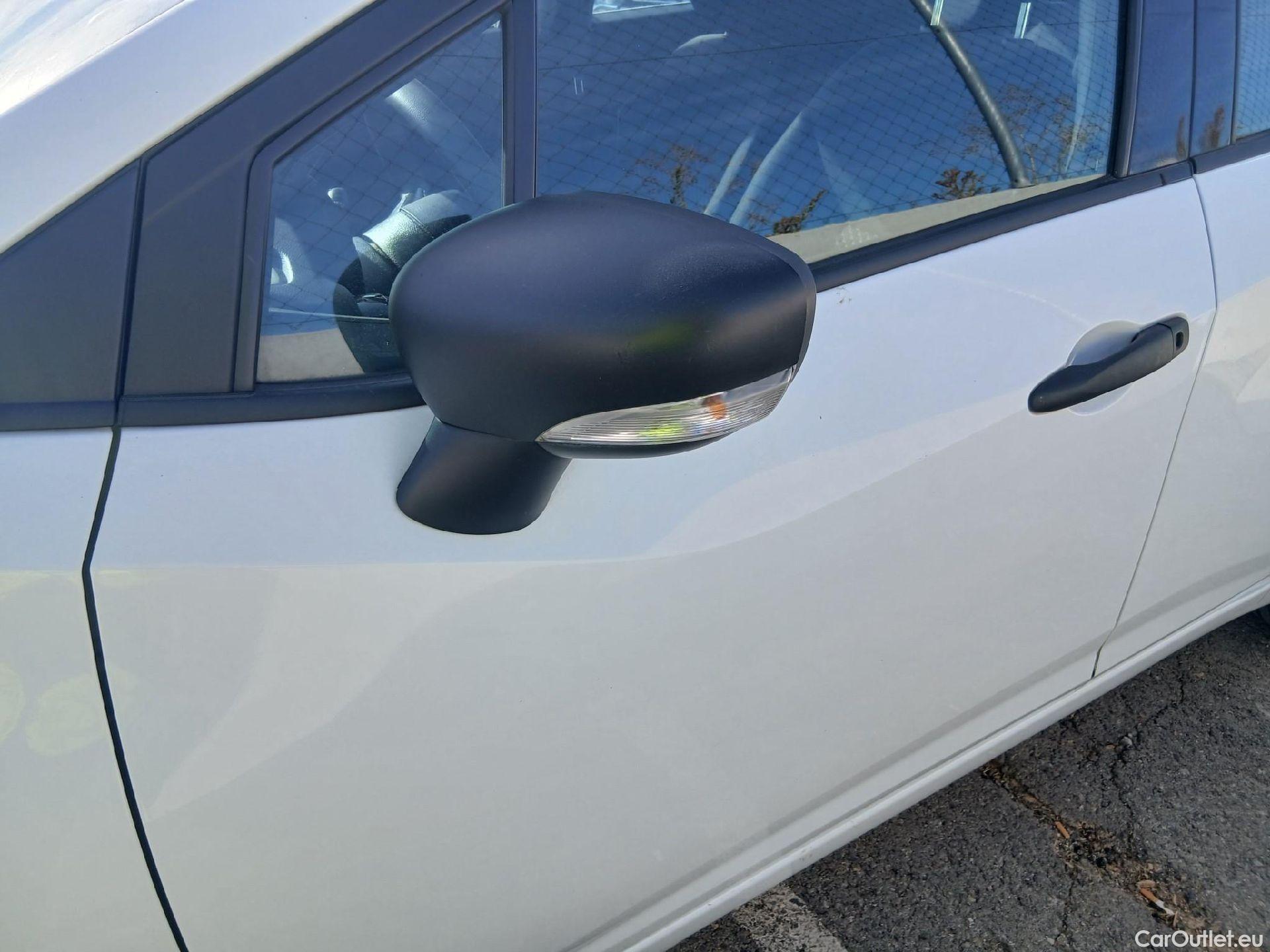  Nissan  Micra NISSAN  / 2017 / 5P / berlina con portón IG-T 68 kW (92 CV) E6D-F Visia #13