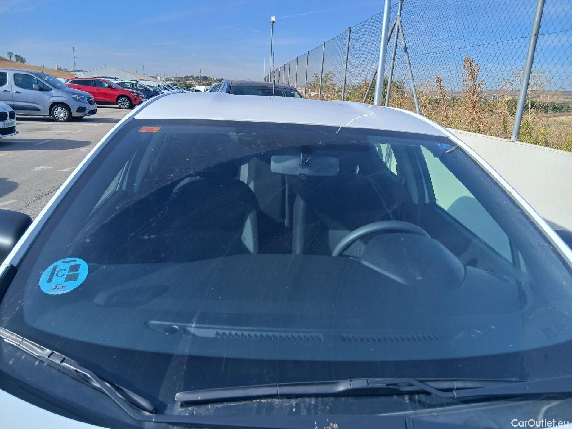 Nissan  Micra NISSAN  / 2017 / 5P / berlina con portón IG-T 68 kW (92 CV) E6D-F Visia #8