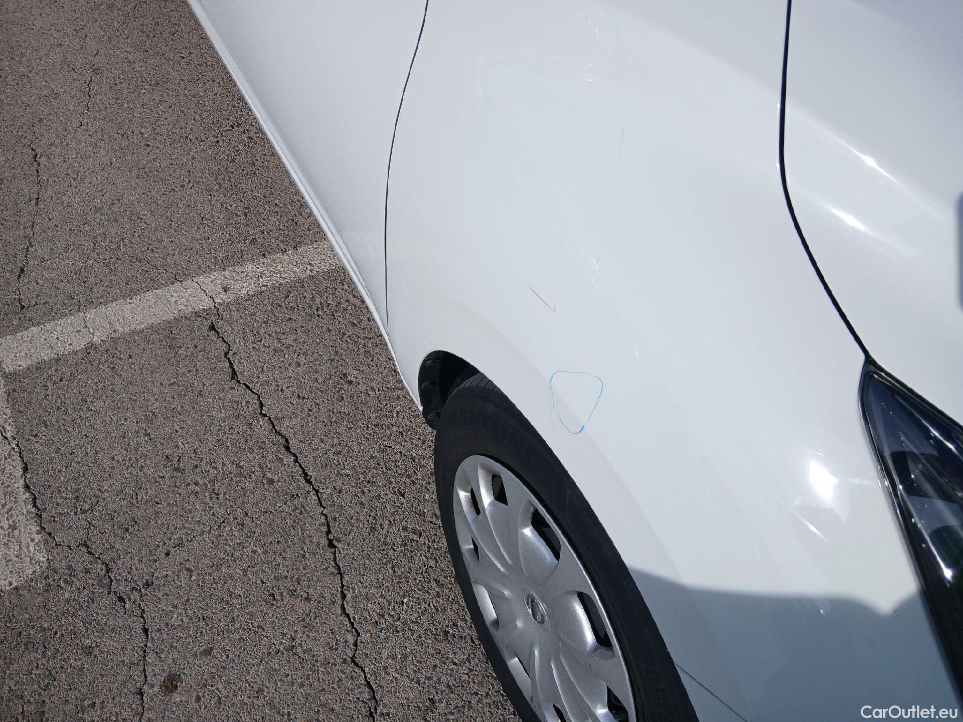  Nissan  Micra NISSAN  / 2017 / 5P / berlina con portón IG-T 68 kW (92 CV) E6D-F Visia #32