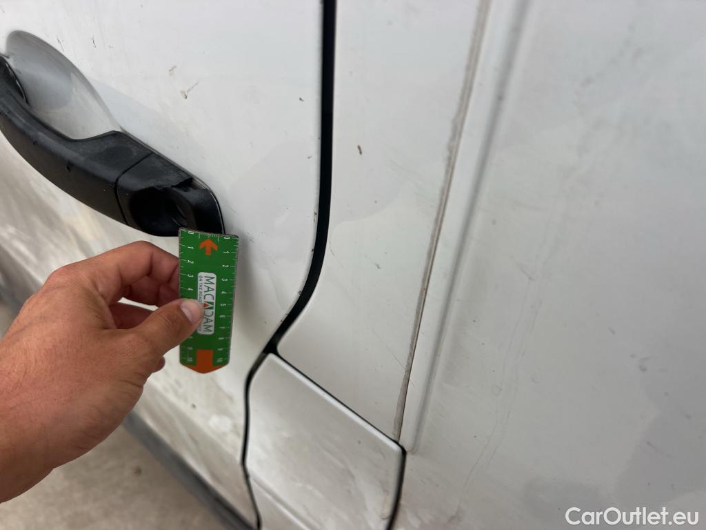  Renault  Trafic RENAULT  / 2019 / 4P / furgón Furgón 27 L1H1 Energy BluedCi 88 kW (AC) #35