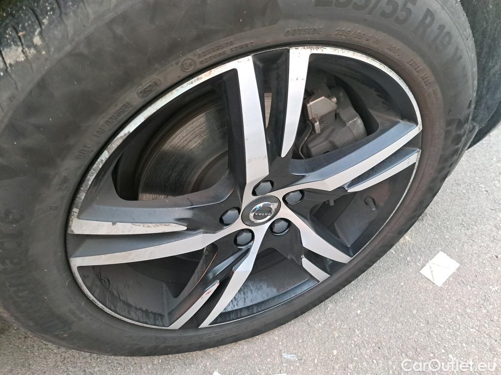 Volvo  XC60 VOLVO  / 2017 / 5P / todoterreno 2.0 B4 D R-Design Auto #34