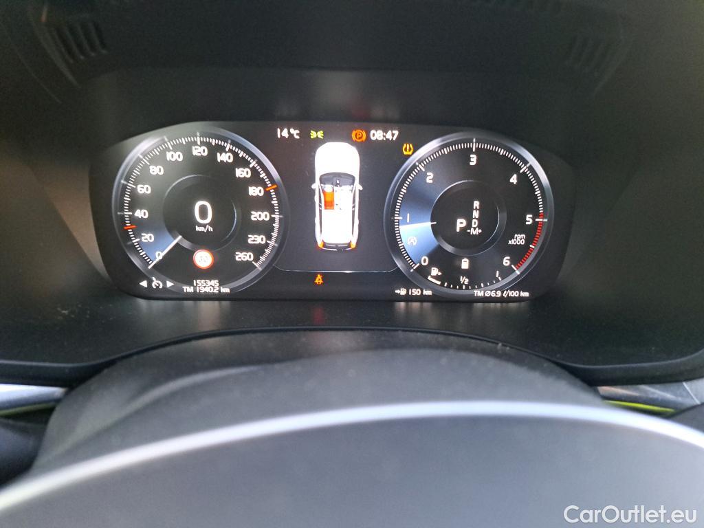  Volvo  XC60 VOLVO  / 2017 / 5P / todoterreno 2.0 B4 D R-Design Auto #29