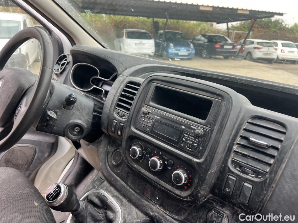  Renault  Trafic RENAULT  / 2019 / 4P / furgón Furgón 27 L1H1 Energy BluedCi 88 kW (AC) #38