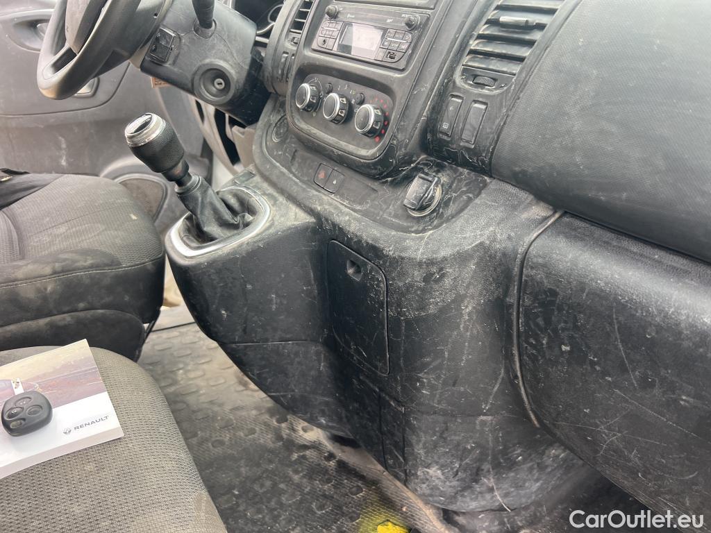  Renault  Trafic RENAULT  / 2019 / 4P / furgón Furgón 27 L1H1 Energy BluedCi 88 kW (AC) #36