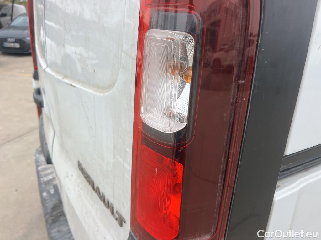  Renault  Trafic RENAULT  / 2019 / 4P / furgón Furgón 27 L1H1 Energy BluedCi 88 kW (AC) #22