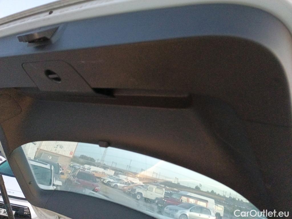  Volkswagen  Golf  VOLKSWAGEN / 2016 / 5P / berlina con portón Last Edition 1.6 TDI 85kW (115CV) #17