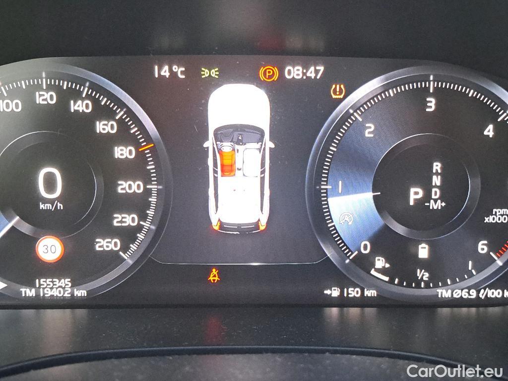  Volvo  XC60 VOLVO  / 2017 / 5P / todoterreno 2.0 B4 D R-Design Auto #30