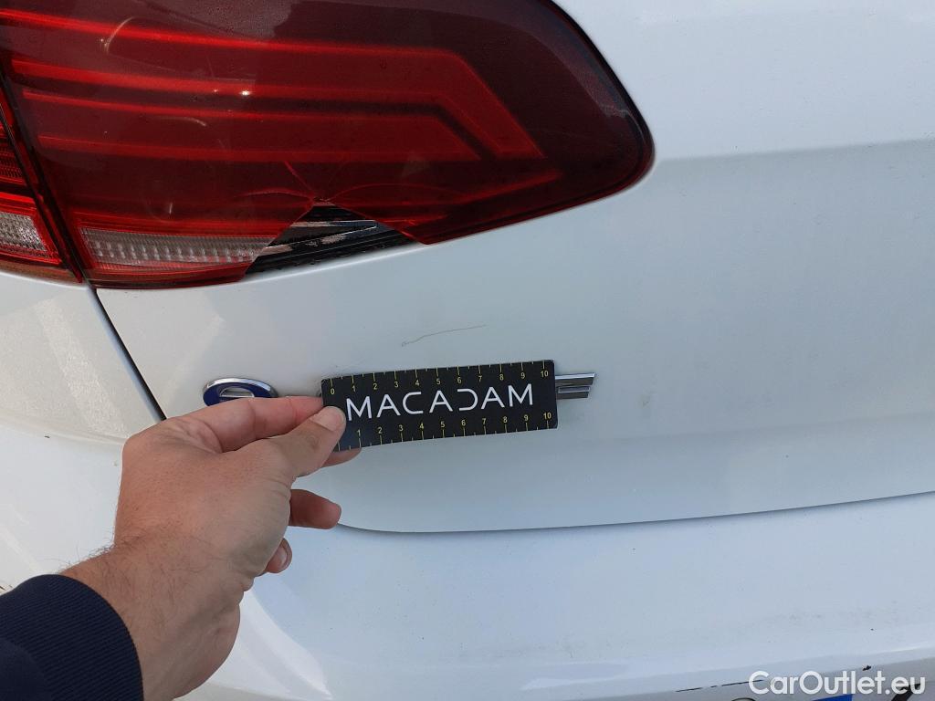  Volkswagen  Golf  VOLKSWAGEN / 2016 / 5P / berlina con portón e-ePower 110 kW (136CV) #5