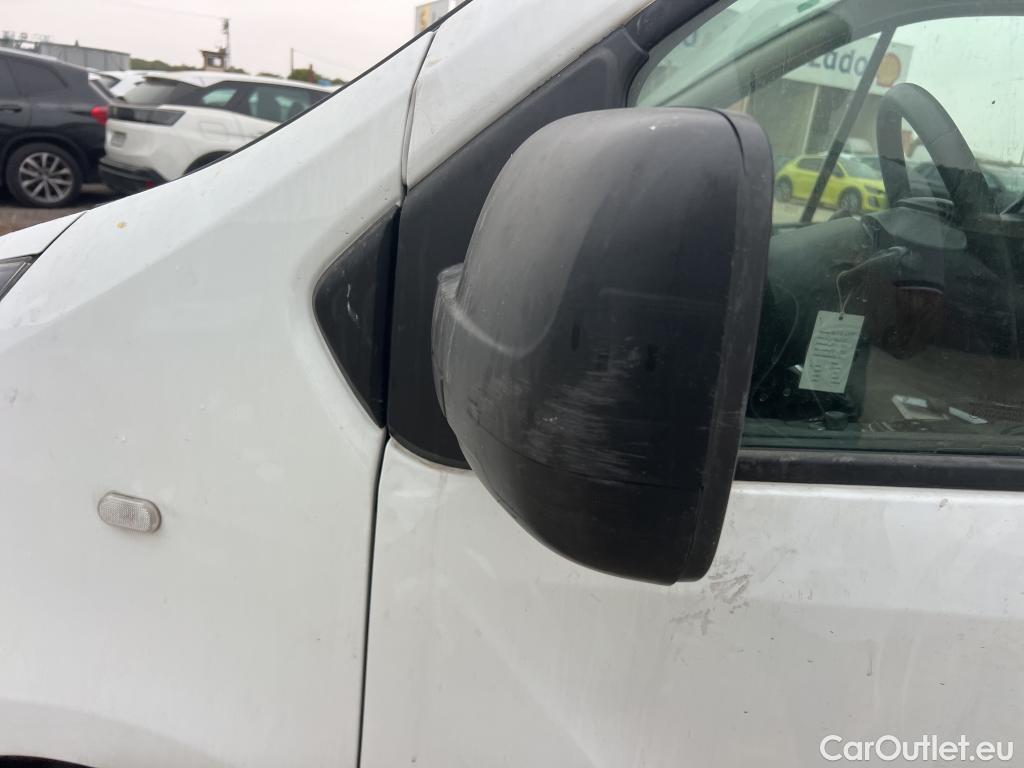  Renault  Trafic RENAULT  / 2019 / 4P / furgón Furgón 27 L1H1 Energy BluedCi 88 kW (AC) #69