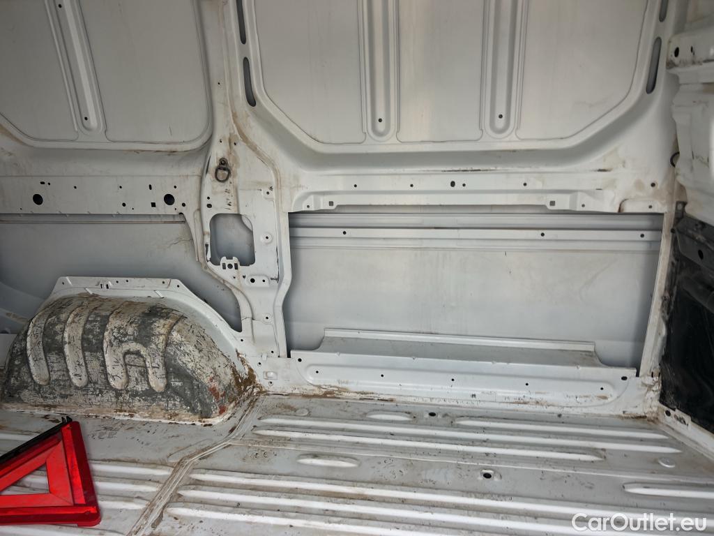  Renault  Trafic RENAULT  / 2019 / 4P / furgón Furgón 27 L1H1 Energy BluedCi 88 kW (AC) #55