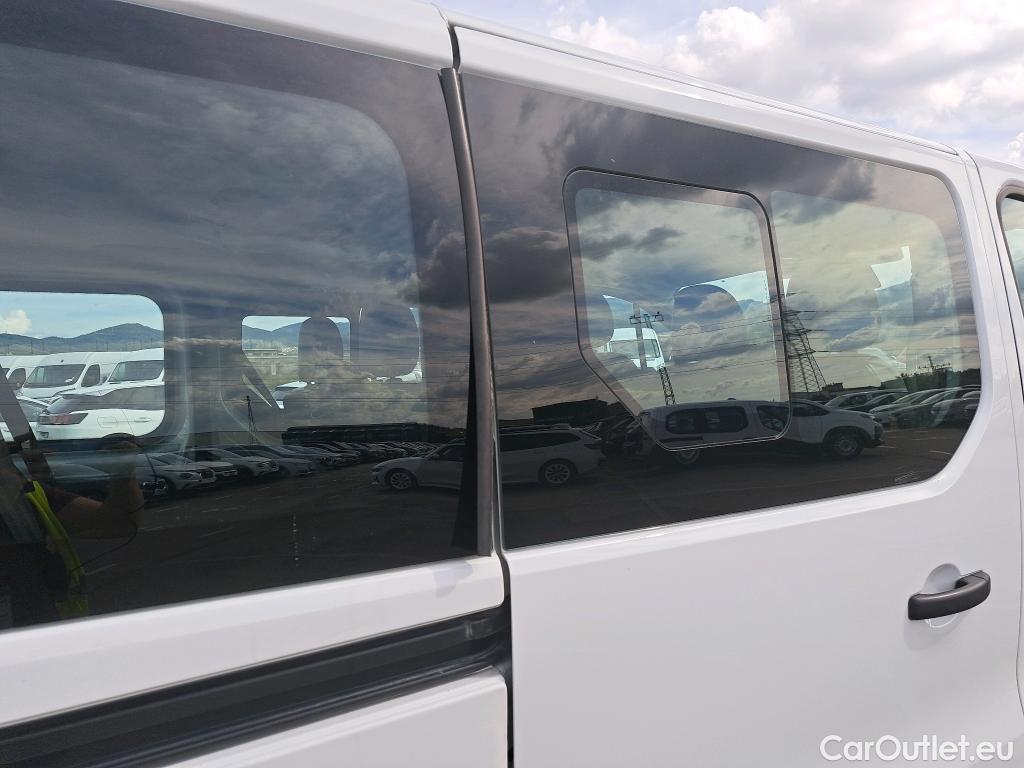  Nissan  NV300 NISSAN  / 2021 / 4P / monovolumen Combi 9 2.0dCi 81kW L1H1 1T Comfort #39