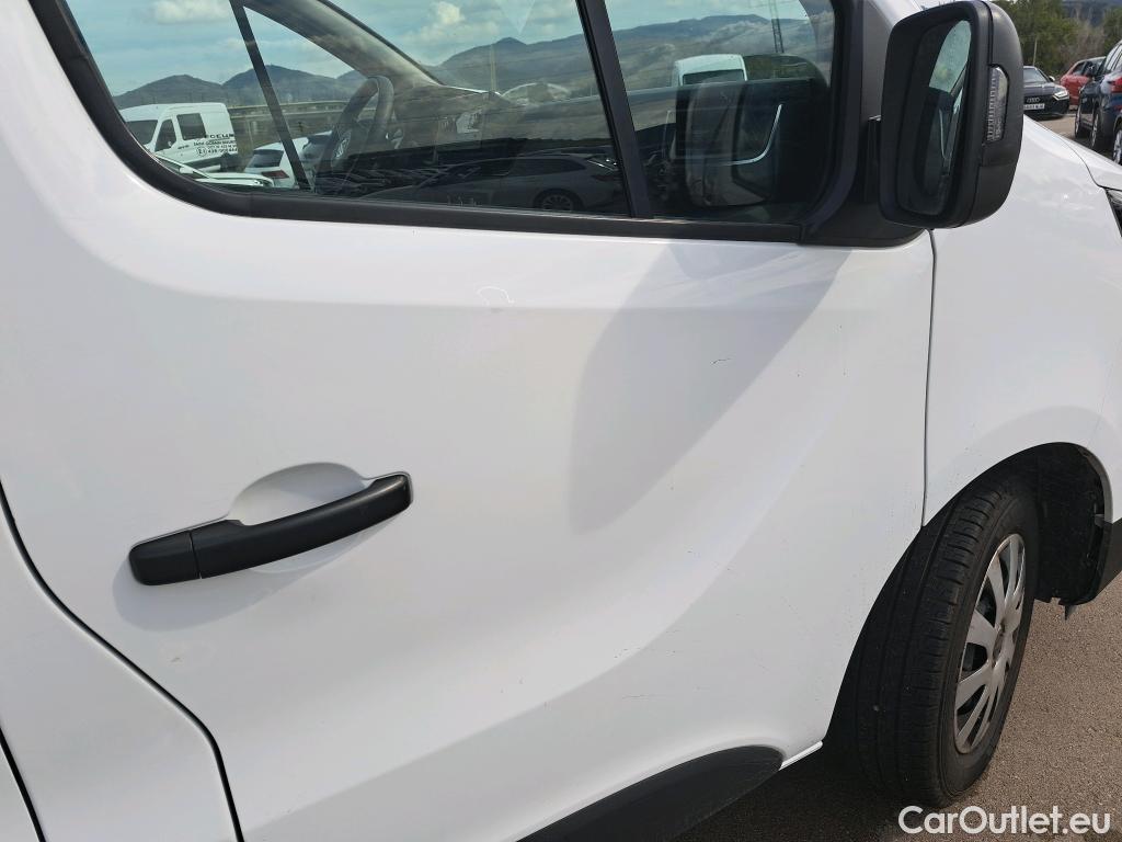 Nissan  NV300 NISSAN  / 2021 / 4P / monovolumen Combi 9 2.0dCi 81kW L1H1 1T Comfort #47