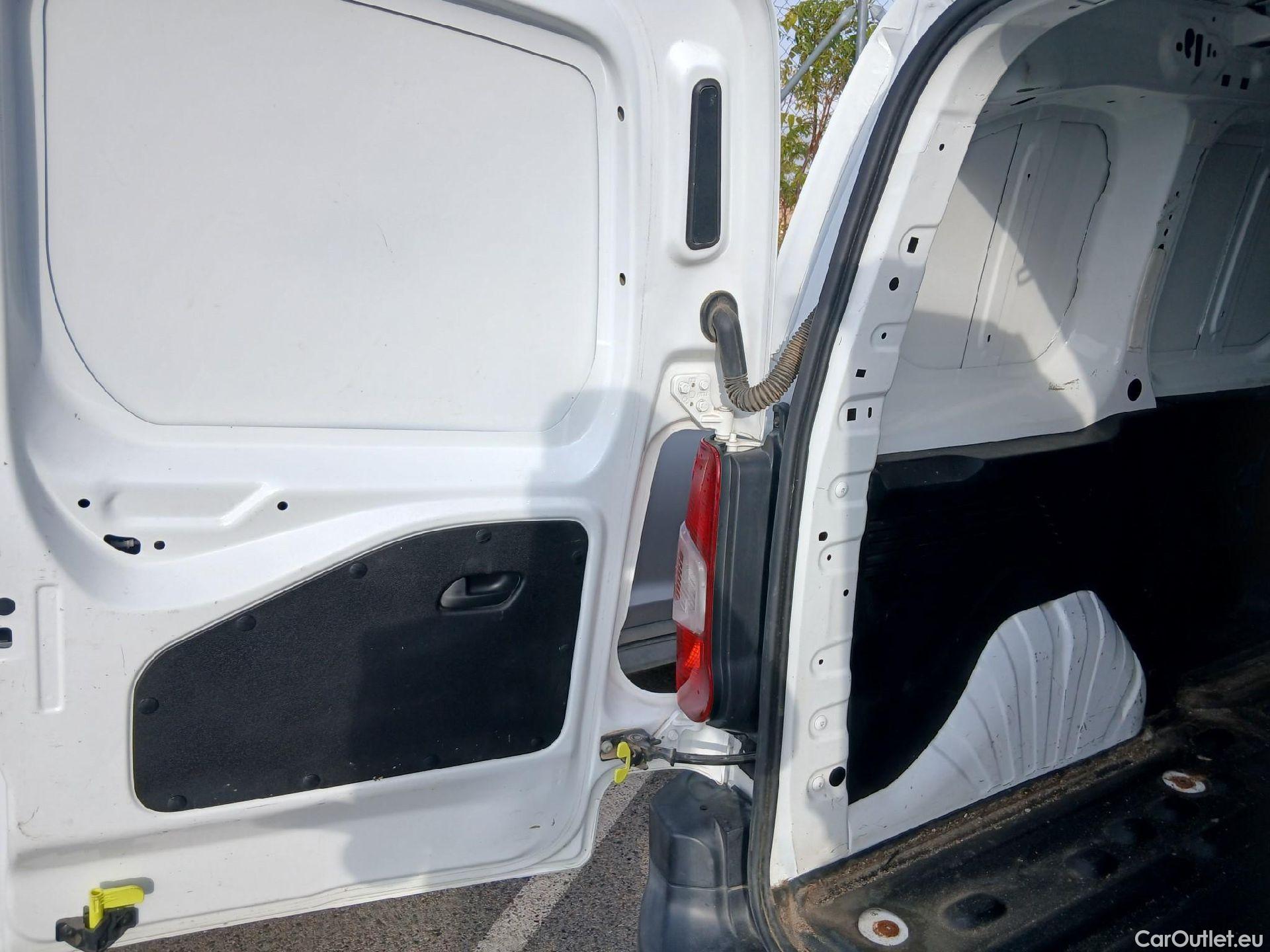  Citroen  Berlingo CITROEN  / 2018 / 3P / furgón derivado de turismo Talla M BlueHDi 55kW CONTROL #9