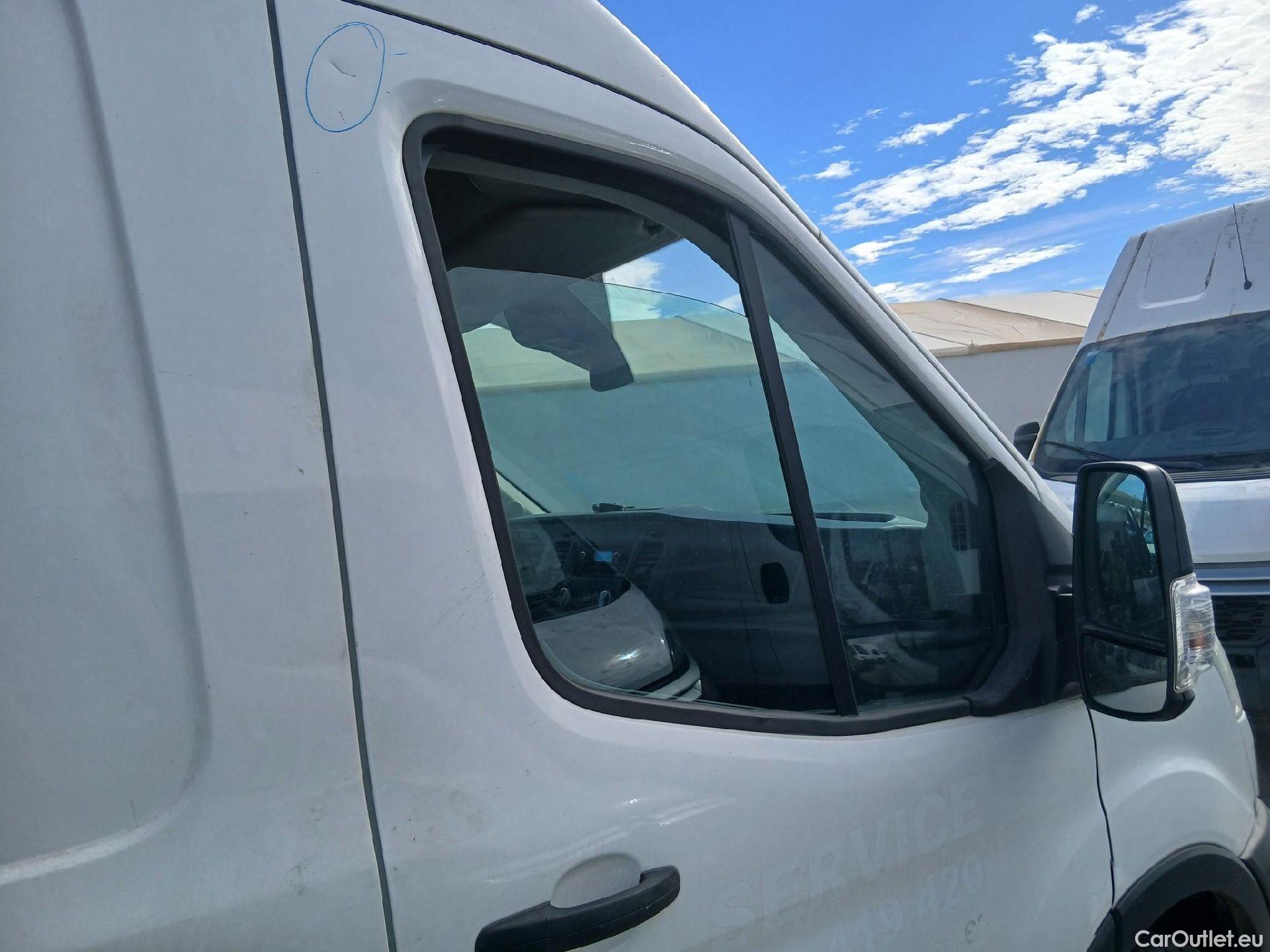  Ford  Transit FORD  / 2013 / 4P / furgón 350 96kW L3H2 Van Trend FWD #29